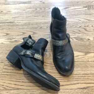 Elliott Lucca Rafaela Cut Out Booties Black